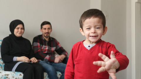 Yaşı yaşına oranla el ve ayakları orantısız büyüyor