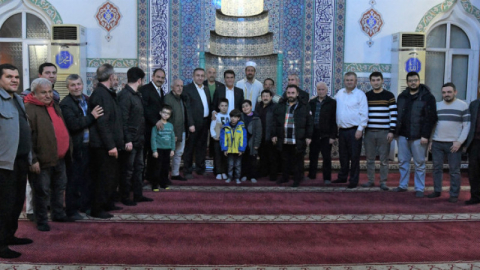 Başkan Dündar’a çocuklardan yoğun ilgi