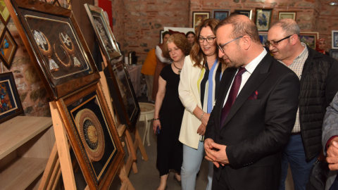 Yıldırım'da kadın temalı rölyef sergisi