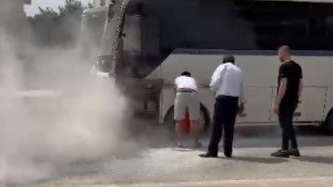 Bursa'da işçi taşıyan servis yanmaktan son anda kurtuldu