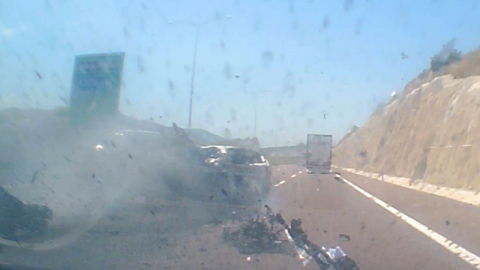 Bursa'da savaş alanına dönen otoyoldaki panik kameraya yansıdı