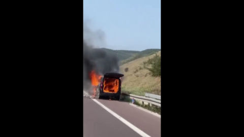 Otobanda alev alev yandı