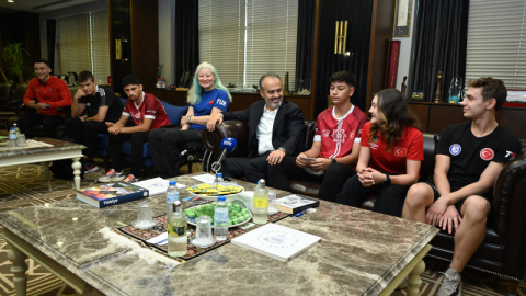 Başkan Aktaş Bursa’nın milli gururlarını ağırladı