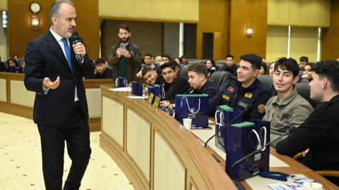 Başkan Aktaş stajyerlerle buluştu