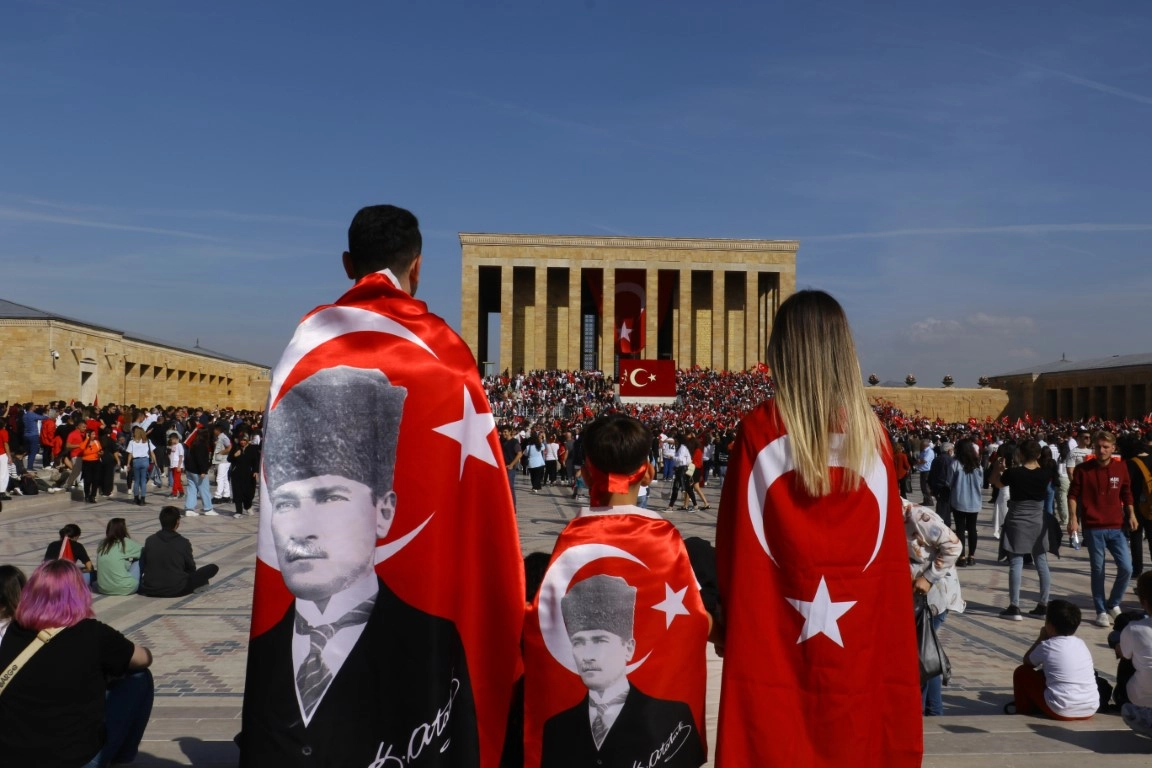 Cumhuriyetin 100. yılında SOLOTÜRK’ten Anıtkabir üzerinde gösteri uçuşu