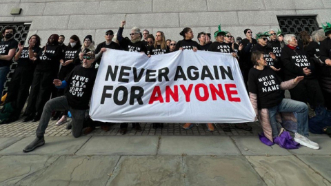 Yahudi gruptan Özgürlük Heykeli önünde Filistin’e destek eylemi