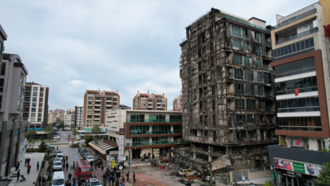 Küle dönen binadaki hasar...