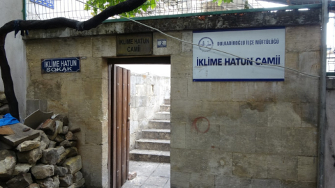 Asırlık cami depremde de yıkılmadı