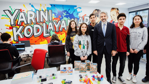 "Yarını Kodlayanlar" gençleri yapay zeka ile buluşturmaya devam ediyor