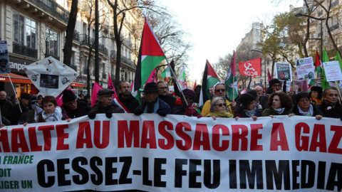 Paris’te binlerce kişi Gazze’de ateşkes için yürüdü