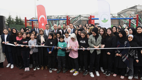 Başkan Dündar ilçenin her yerini parklarla donatıyor 