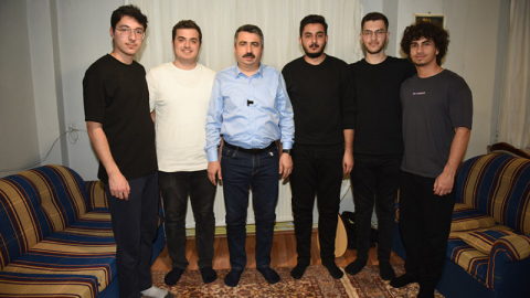 Başkan Yılmaz sahuru gençlerle yaptı