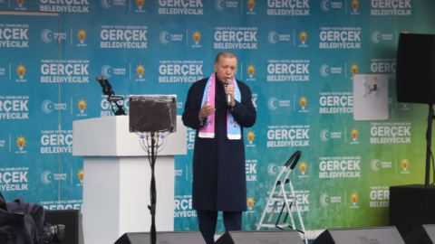 Cumhurbaşkanı Erdoğan: "Özgür efendi bıraksın bu darbe şakşakçılığını"