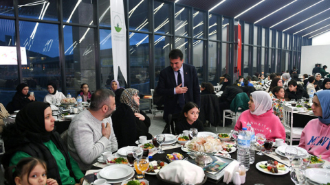 Yetim çocuklar kardeşlik sofrasında buluştu