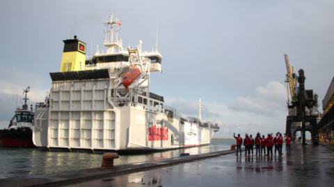 Yeni ’İyilik Gemisi’ Mersin’den Gazze’ye uğurlandı