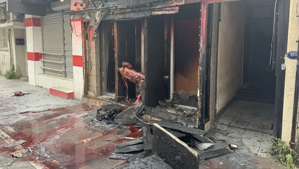 İzmir’de korku evinde korku dolu anlar: Polis kundaklamadan
şüpheleniyor