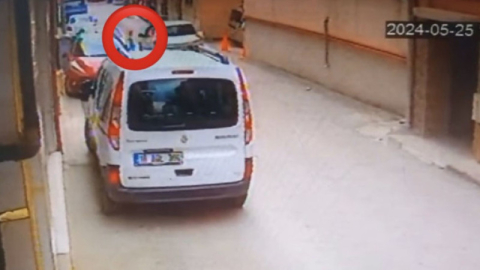 Bursa’da aniden yola çıktı! Aracın altında kaldı