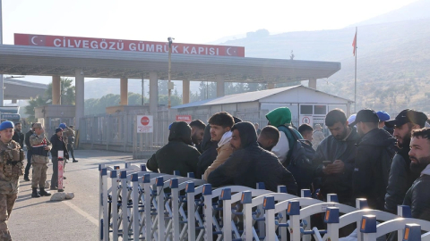 Suriye sınırında büyük yoğunluk! Suriyeliler 14 yıl sonra evlerine dönüyor!