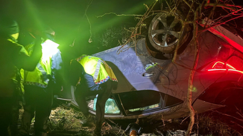 Bursa'da kontrolden çıkan otomobil takla attı