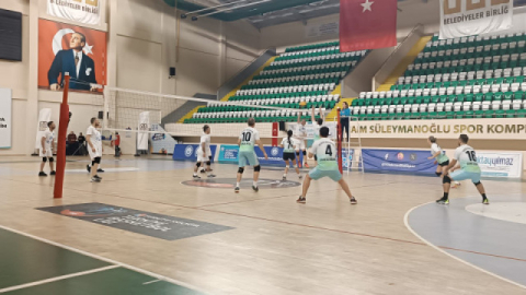 Nilüfer Belediyesi, Bursa Belediyeler Arası Voleybol Turnuvası’na zaferle başladı