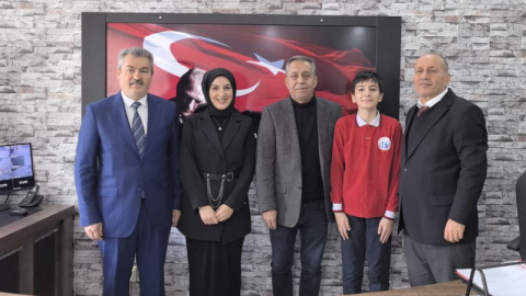 Bursa'da öğretmeni ile 15 yıl sonra aynı okulda göreve başladı