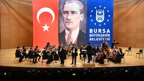 Bursa Oda Orkestrası, ilk konseriyle sanatseverlerle buluştu