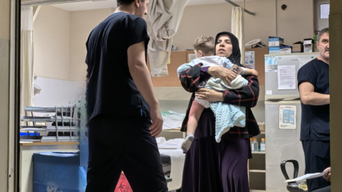 Üzerine kaynar çay dökülen bebek hastanelik oldu!