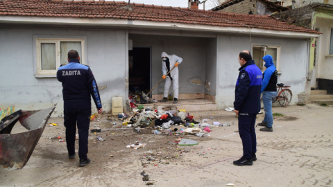 Yenişehir'de çöp ev temizlendi, mahalle nefes aldı