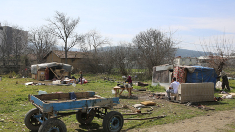 Nilüfer'de çadır ve barakalar dozerle yıkıldı