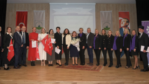 Kahraman hekimlerin hayatını meslektaşları teatral oyunla anlattı