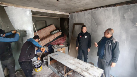 Yenişehir’de evi yanan yaşlı kadın ziyaret edildi