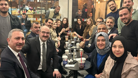 AK Partili Varank CHP'nin hedef gösterdiği Espressolab'da gençlerle!