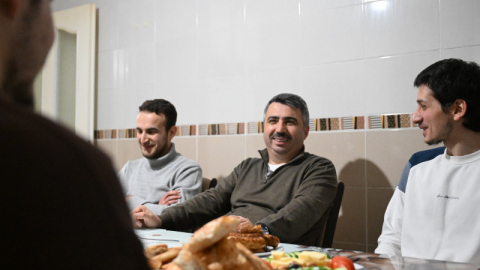 Başkan Yılmaz sahuru gençlerle yaptı