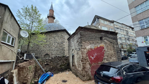 Şeker Hoca Camii ve türbesi çevre düzenlemesi bekliyor