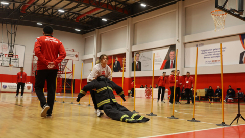 Bursa'da itfaiye eri olmak için ter döktüler...