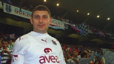 Bursa'da derbi maçı izleyen adam kalbine yenik düştü!