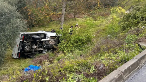 Bursa’da kontrolden çıkan kamyonet şarampole yuvarlandı