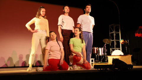 Tiyatro perdesi çocuk ve gençler için açıldı