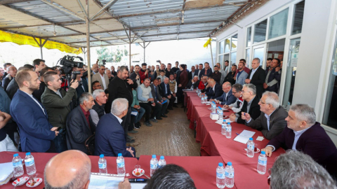 Ak Parti İl Başkanı Davut Gürkan, don mağduru çiftçinin yanında