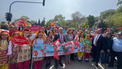 Bursa’da 23 Nisan’a özel coşkulu kortej yürüyüşü