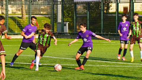 Bursalı genç futbolcu Ömer Efe Yazar keşfedilmeyi bekliyor