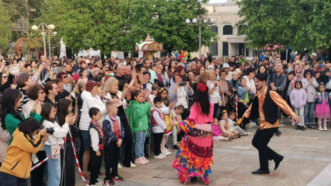 Nilüfer Belediyesi Halk Dansları Topluluğu Bulgaristan’da alkışları topladı