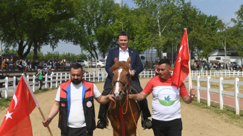 Osmangazi’de geleneksel rahvan at koşusu coşkusu