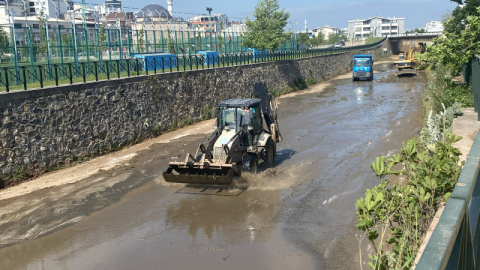 Büyükşehir’den Mandıras Deresi’nde yaz temizliği