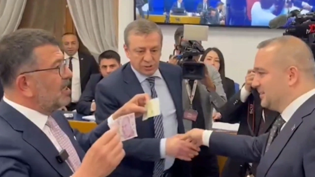 Merkez Bankası Başkanı Karahan'a Meclis'te protesto