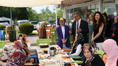 Alzheimer hastaları için Anneler Günü kutlaması