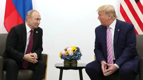 Putin ve Trump'tan 1 saatlik kritik görüşme!