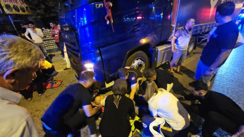 Kafası tırın altına girdi kaskı hayatını kurtardı