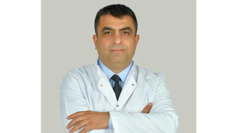 Hayat Hastanesi’nde minik bebeğe böbrek taşı operasyonu