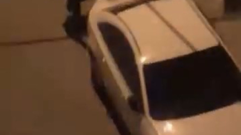 Sokakta camı sağlam otomobil bırakmadı